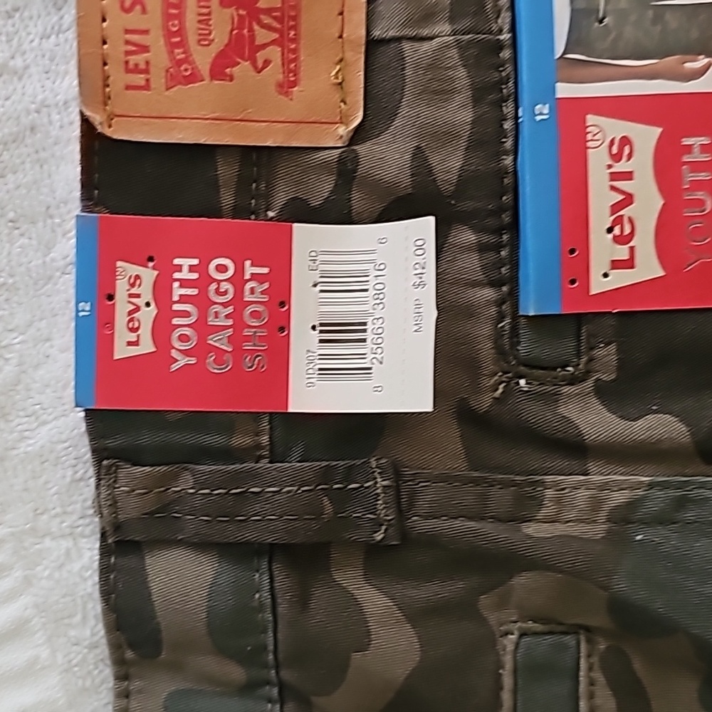 Levi's - Picture 3 of 3